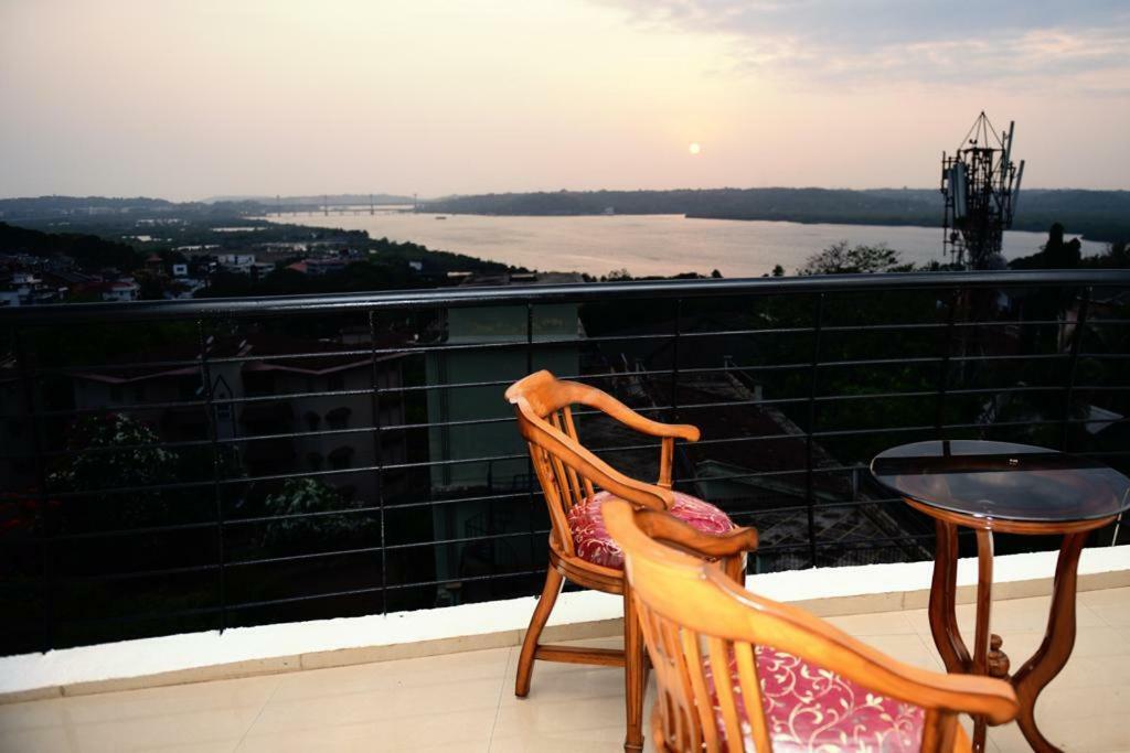 3 Bhk Apartment With River View Panaji Buitenkant foto